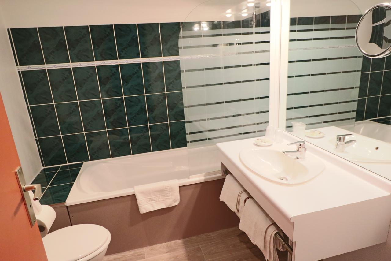 Logis-Hotel Des Oliviers Thionville Bagian luar foto